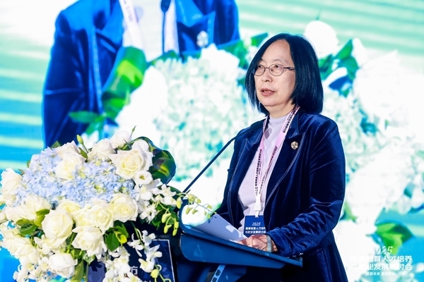 中國(guó)高等教育學(xué)會(huì)學(xué)術(shù)咨詢發(fā)展委員會(huì)委員、中國(guó)高等教育學(xué)會(huì)原副秘書長(zhǎng)、《中國(guó)高教研究》主編王小梅。