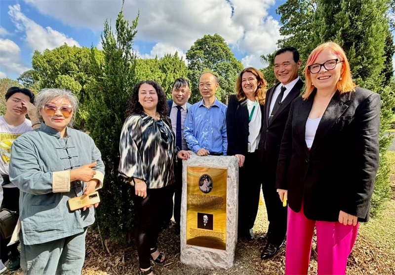 3.紀念碑揭幕。