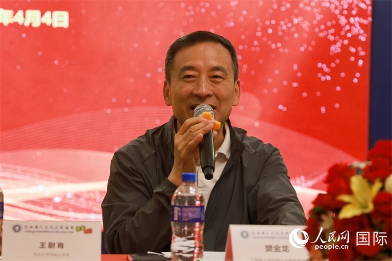 江蘇省人大常務(wù)委員會常務(wù)副主任樊金龍?jiān)谧剷现罗o。人民網(wǎng)記者 陳海琪攝