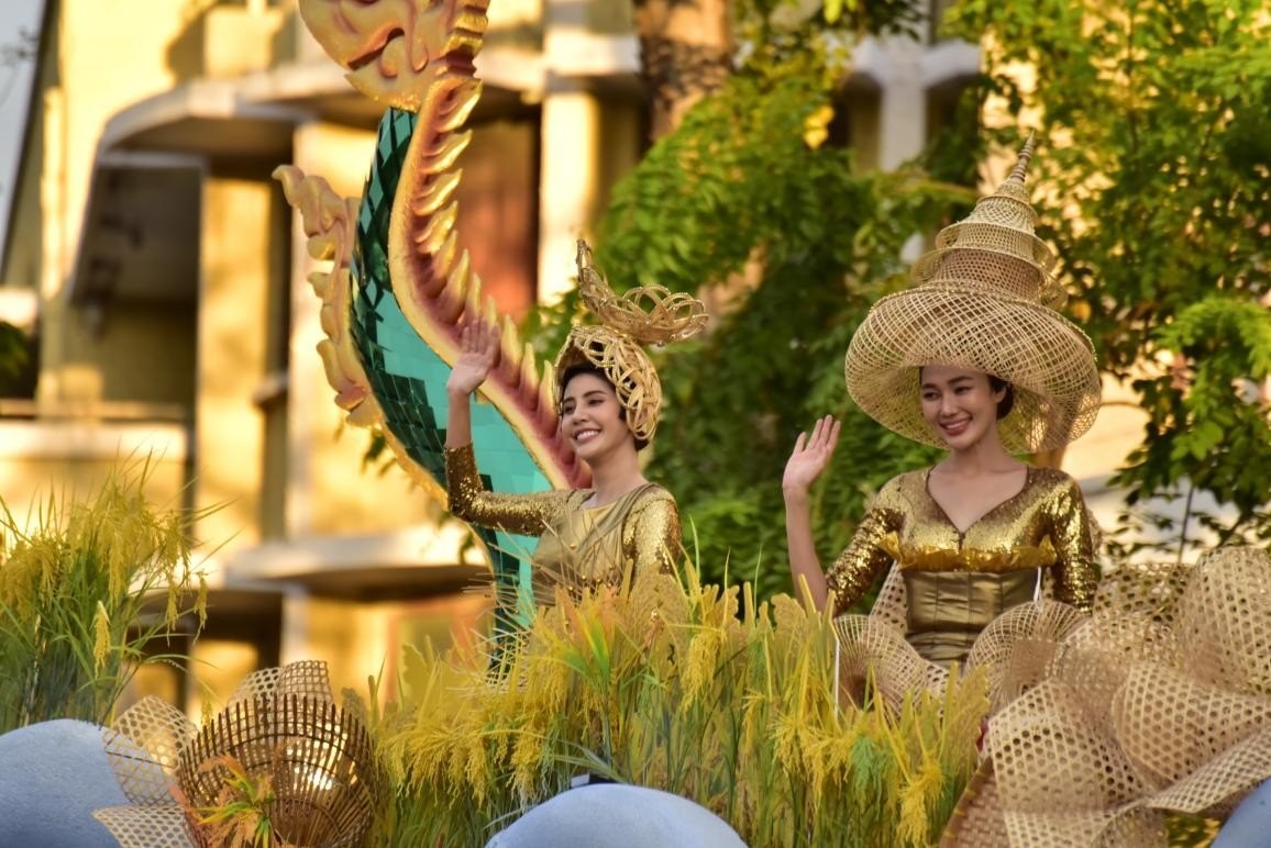 “祝福之河”花車以神龍形象象征水的神圣與豐饒，寓意祈福納祥。泰國國家旅游局供圖