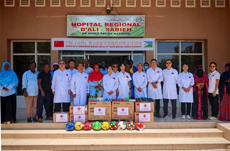 中國(guó)（山西）第23批援吉布提醫(yī)療隊(duì)在當(dāng)?shù)亻_展義診，并捐贈(zèng)一批急需藥品。中國(guó)（山西）第23批援吉布提醫(yī)療隊(duì)供圖