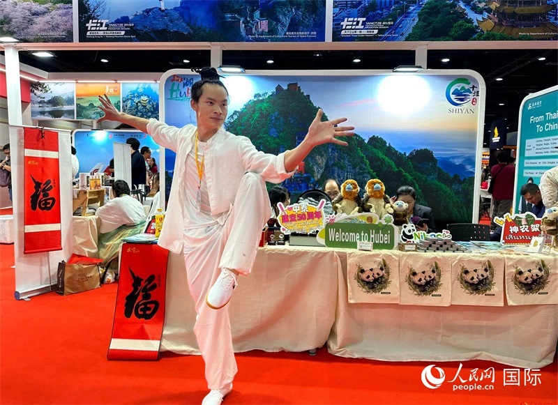 中國(guó)武當(dāng)功夫走進(jìn)東南亞，以精湛的武藝和飄逸的身姿詮釋中國(guó)武術(shù)的精髓。人民網(wǎng)記者 簡(jiǎn)承淵攝