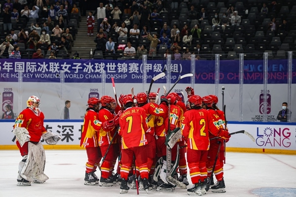 中國隊球員慶祝勝利。圖片來源：中國冰球協(xié)會
