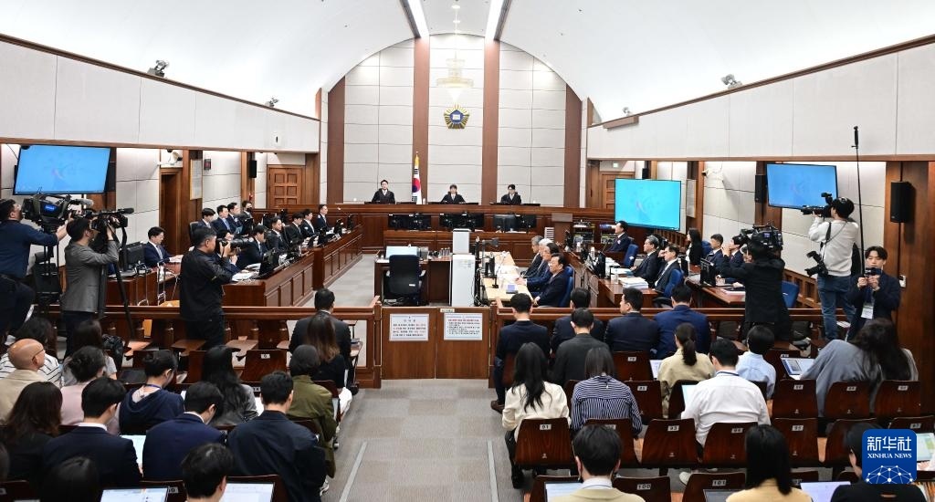 這是4月21日拍攝的韓國首爾中央地方法院庭審現場。新華社/紐西斯通訊社