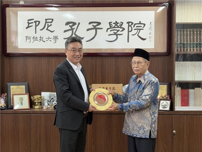 雙方交換禮物?；顒?dòng)主辦方供圖