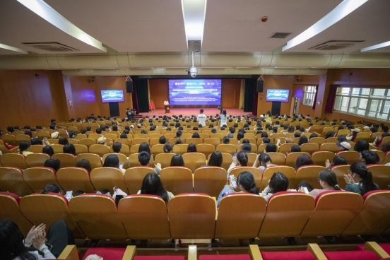 會(huì)議現(xiàn)場(chǎng)。學(xué)校供圖