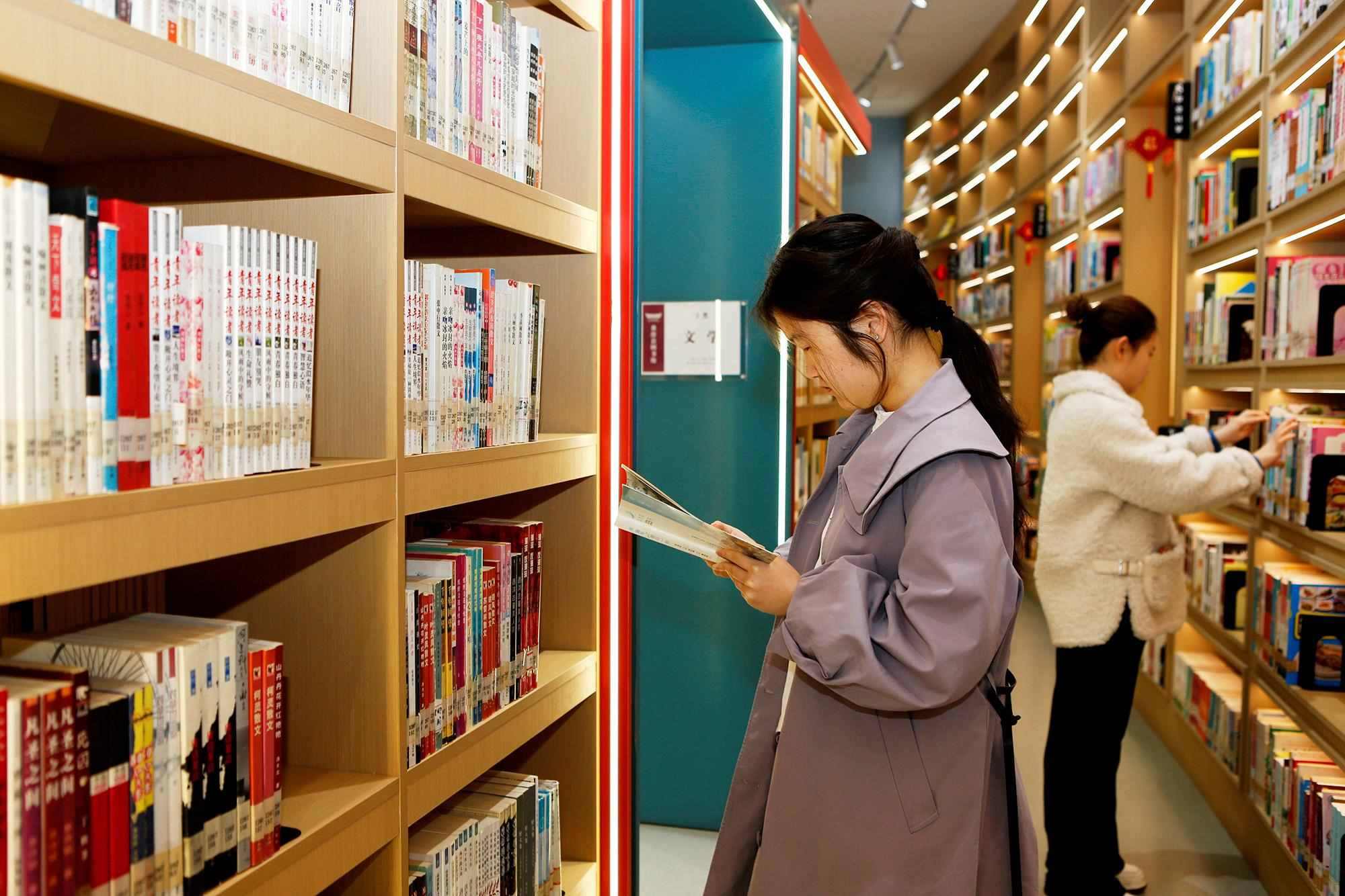 △2025年3月29日，讀者在山西臨汾市襄汾縣圖書館閱讀。