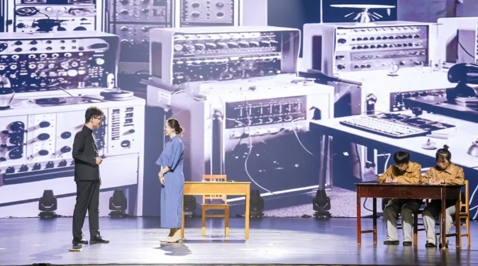 第二屆弘揚(yáng)“兩彈一星”精神話劇大賽決賽現(xiàn)場(chǎng)。學(xué)校供圖