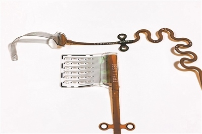 新開發(fā)的ABI旨在輕柔地貼合腦組織，提高信號(hào)精度和患者舒適度。圖片來源：瑞士洛桑聯(lián)邦理工學(xué)院