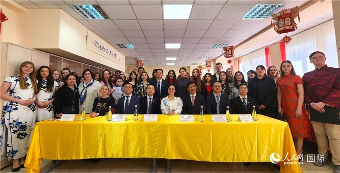 參加中文翻譯比賽全體人員合影。人民網(wǎng)記者 蔡子暢攝