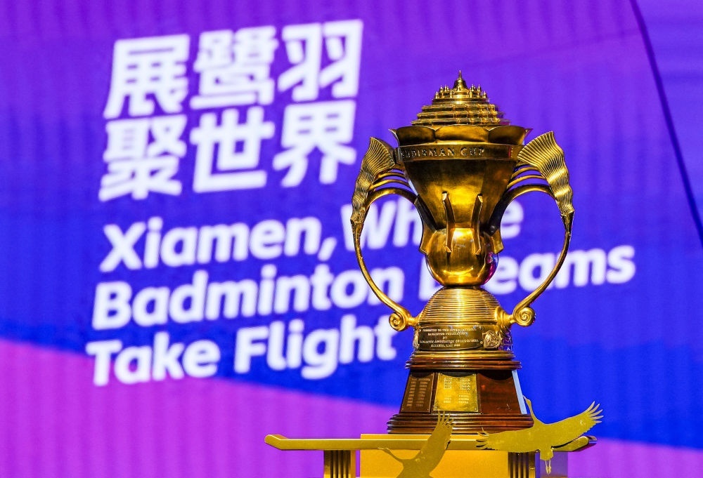 這是5月4日在決賽前拍攝的蘇迪曼獎(jiǎng)杯。新華社記者 孫非 攝