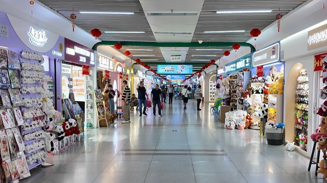 4月30日，義烏國(guó)際商貿(mào)城一區(qū)現(xiàn)場(chǎng)。人民網(wǎng)記者 王仁宏攝