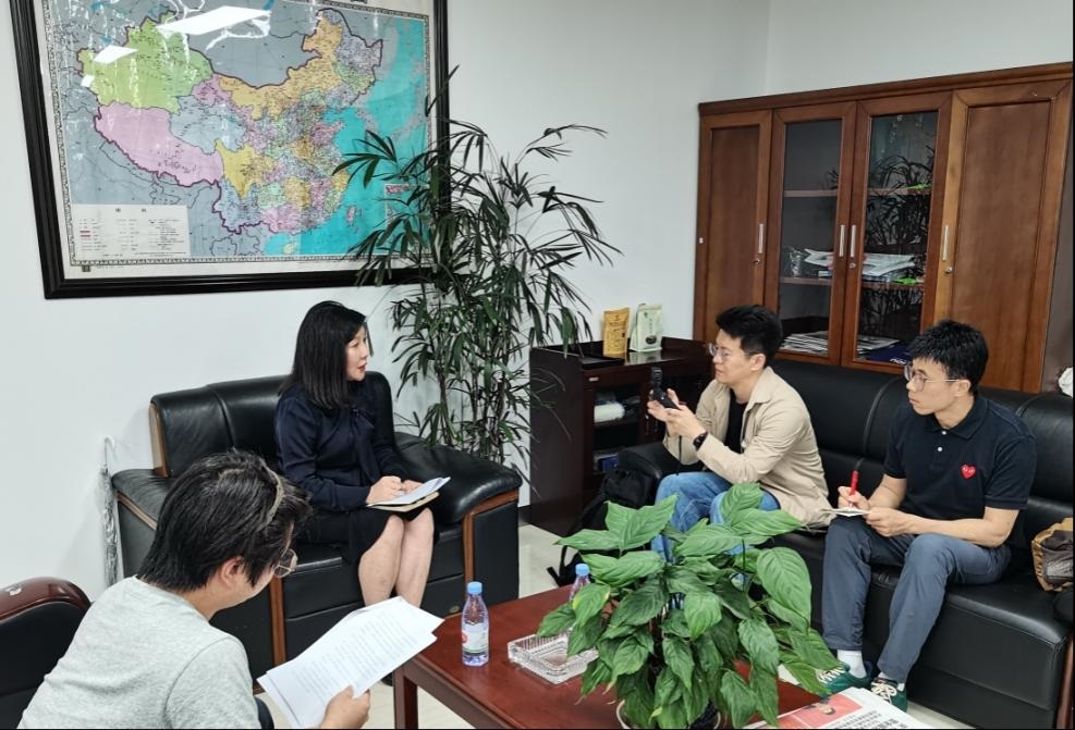 記者采訪企業(yè)跨境物流建設(shè)情況。人民網(wǎng) 孫啟凡攝