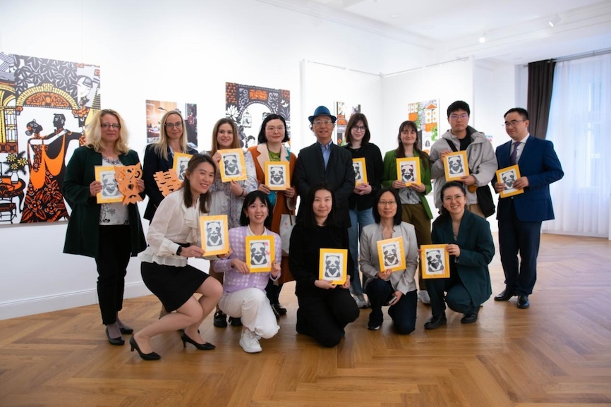 嘉賓合影。圖片由布達(dá)佩斯中國(guó)文化中心供圖