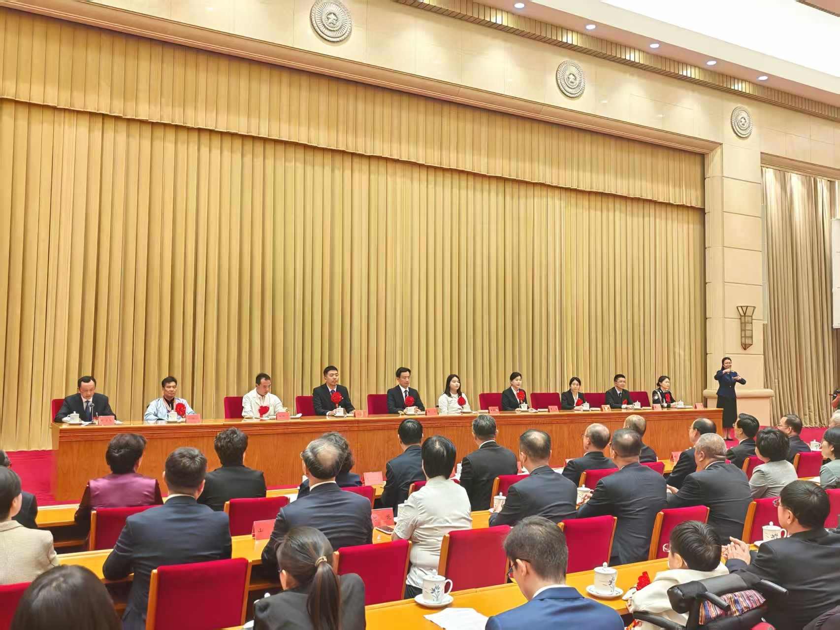 第七次全國自強(qiáng)模范暨助殘先進(jìn)事跡首場報告會現(xiàn)場。 人民網(wǎng)記者 王子鋒攝