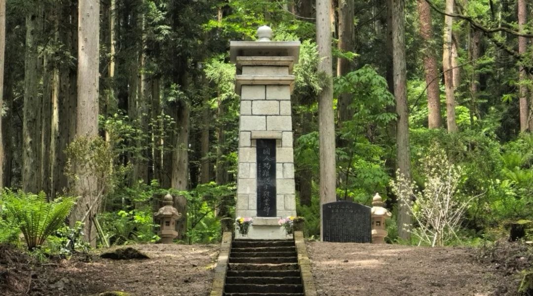 福島縣豬苗代町中國殉難勞工慰靈碑修繕完工暨植樹祭掃儀式舉行。中國駐新潟總領(lǐng)館供圖