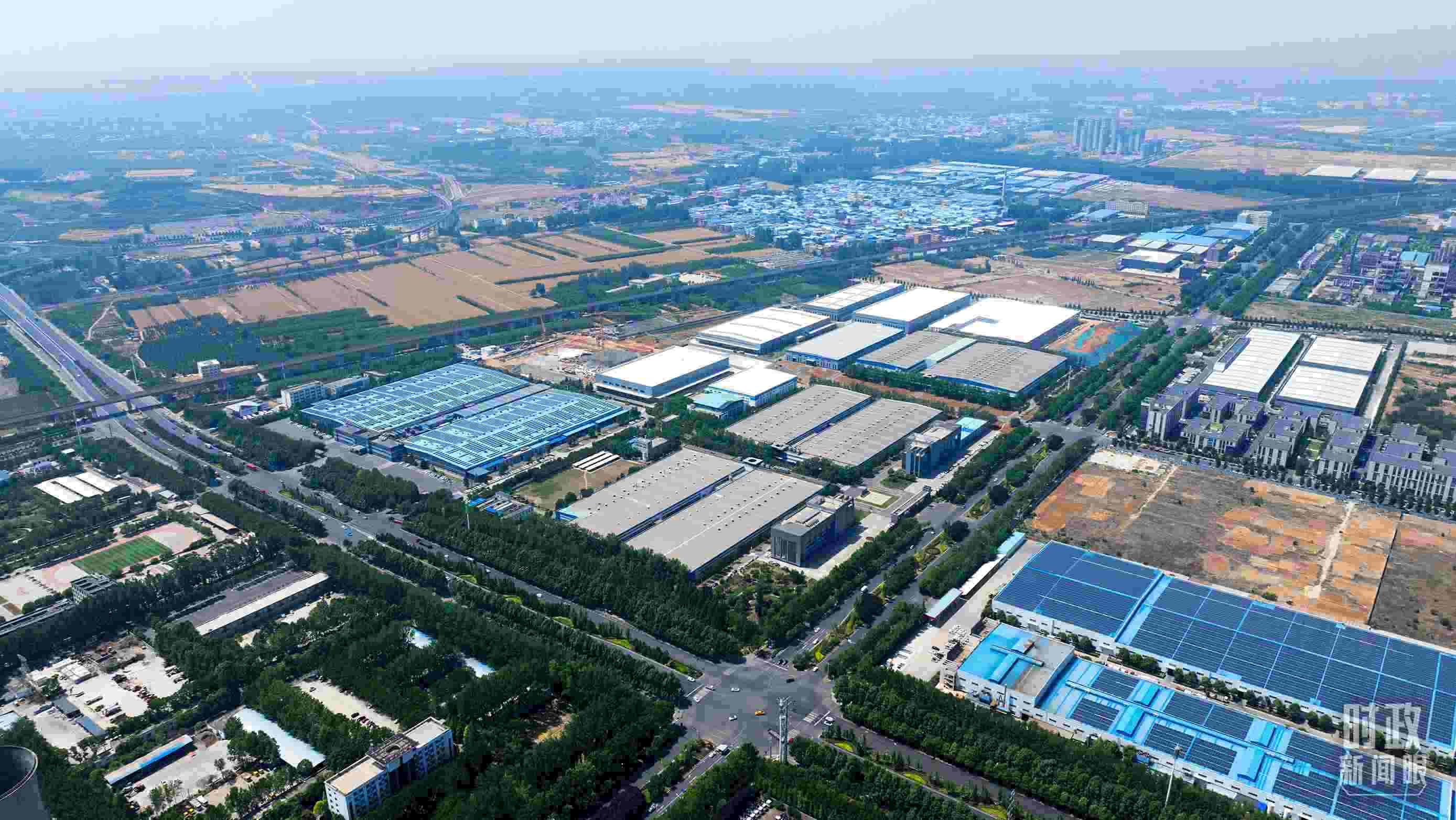 △俯瞰洛陽軸承集團股份有限公司。（總臺央視記者范凱拍攝）