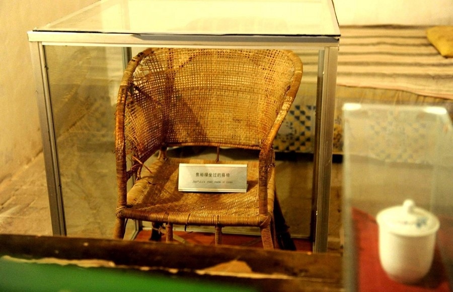 這是在河南省蘭考縣焦裕祿同志紀(jì)念館內(nèi)拍攝的焦裕祿曾用過(guò)的藤椅（2014年5月5日攝）。新華社記者 朱祥 攝