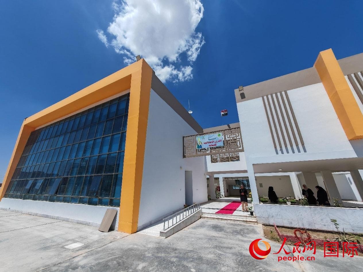 圖為阿爾·圖拉女子學(xué)校校園一景。人民網(wǎng)記者 管克江攝