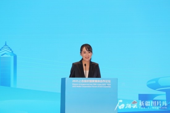 5月23日，在2025上合組織國家媒體合作論壇青年文化交流營活動中，人民日報社記者阿爾達(dá)克·塔巴拉克發(fā)言。石榴云/新疆日報記者 李雄心攝