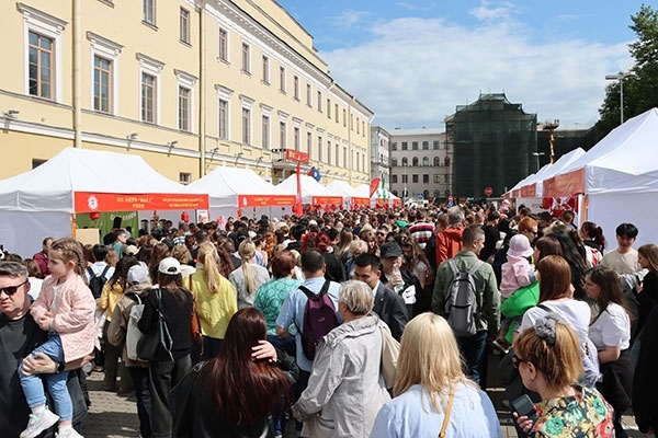 “茶和天下”·雅集活動現(xiàn)場。中國駐白俄羅斯大使館供圖