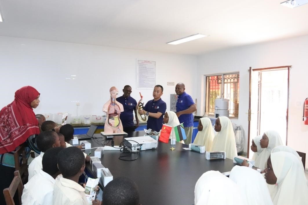 血吸蟲病健康教育講座。施亮攝