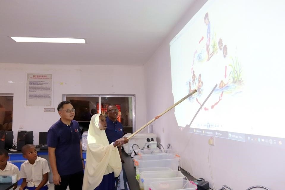 血吸蟲病健康教育講座。施亮攝