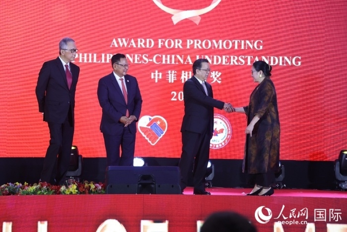 菲律賓前參議員許爾琦榮獲“終身成就獎”。人民網(wǎng)記者樊帆 攝